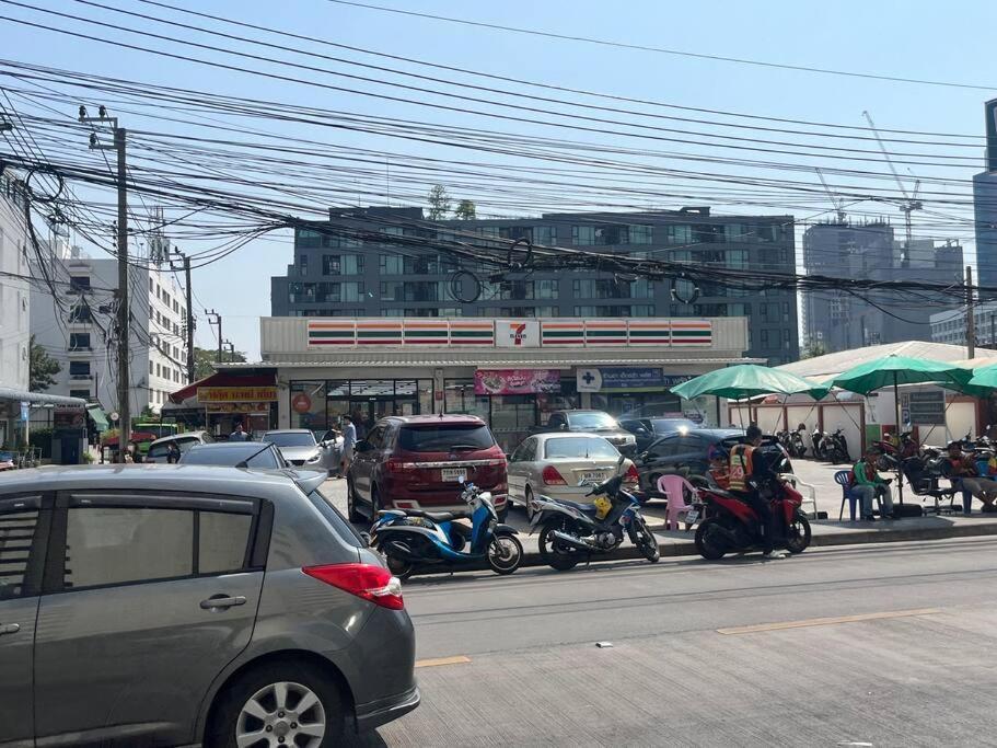 Ivory Ratchada-ladprao Huai Khwang Night Market 曼谷